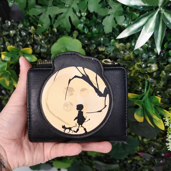 Coraline Black Wallet with Artistic Design - Picture 3 of 8